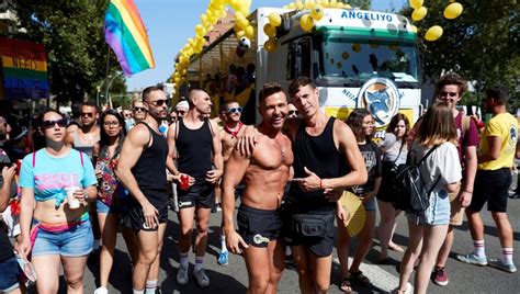 barcelona fiesta gay|GAY PRIDE Barcelona 2024 Fiesta Día Orgullo LGBTI.